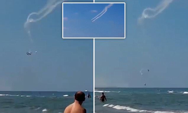 Dua Pesawat Akrobatik Tabrakan di Italia Airshow, Satu Pilot Tewas